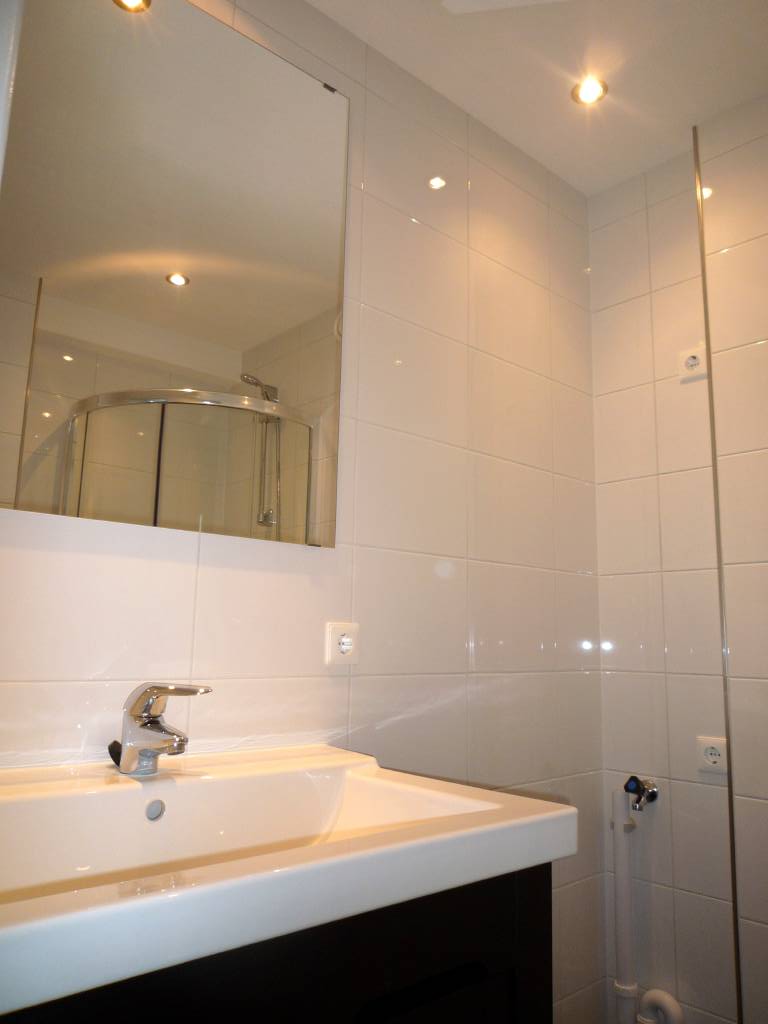 Badkamer Tegels Witte Aanslag Dit is een hele mooie badkamer hoe Epoxy Muurverf Badkamer ~ Badkamer Tegels Witte Aanslag Dit is een hele mooie badkamer hoe